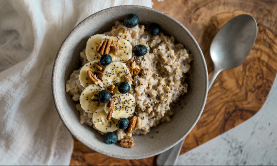 Płatki owsiane – jak przemycać je w diecie?