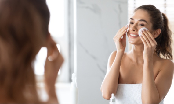 Czy oczyszczanie skóry jest dla niej dobre?