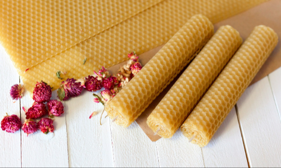 Jak długo pali się świeca z wosku pszczelego?